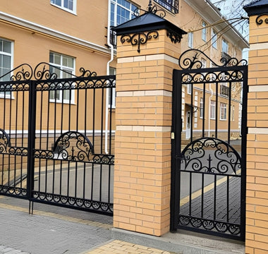 Choosing the Right Gate Opener for a Large Driveway